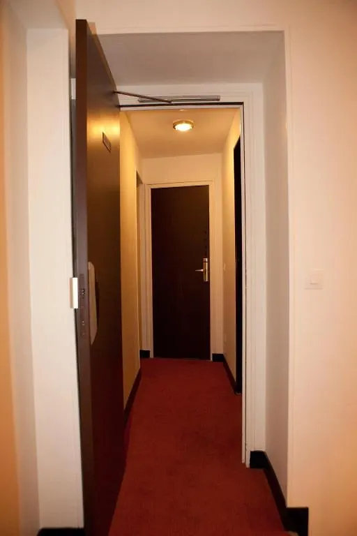 Hotell Royal Wagram 2*